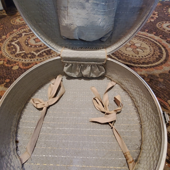 Vintage Jet Flite Train Case Round Suitcase Luggage Gray Tri-Taper 60s - Picture 2 of 13